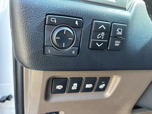 Used 2022 Lexus GX 460 Luxury w/ Off Road Package AWD/4WD image 24