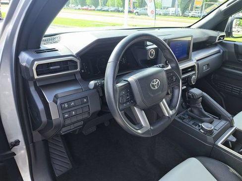 Used 2025 Toyota 4Runner SR5 AWD/4WD image 13