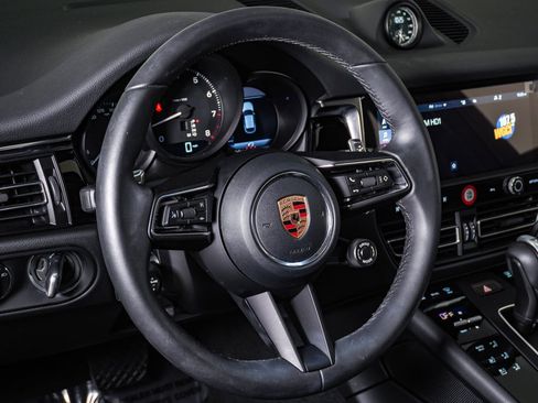 Certified 2026 Porsche Macan AWD/4WD image 18