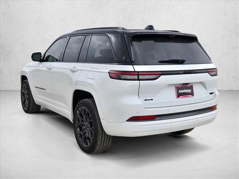 New 2026 Jeep Grand Cherokee Summit image 9