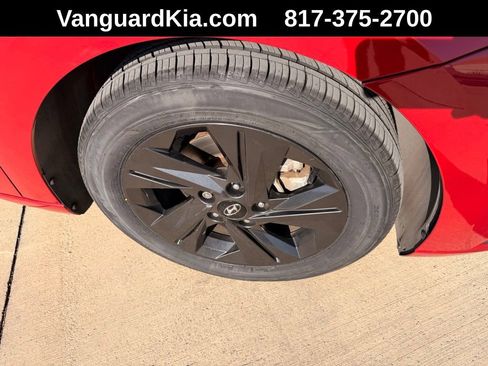 Used 2022 Hyundai Elantra SEL image 13