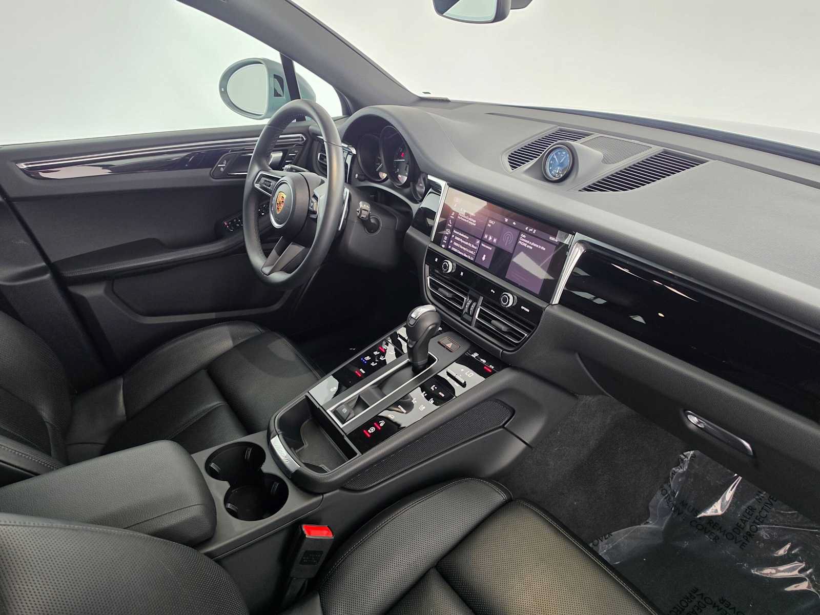 Used 2025 Porsche Macan AWD/4WD image 11