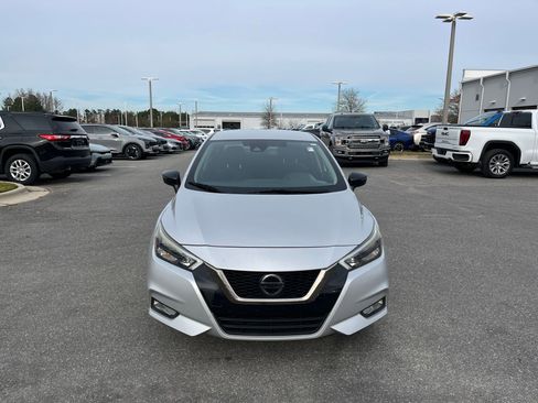 Used 2020 Nissan Versa SR image 3
