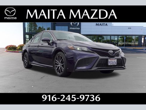 Used 2022 Toyota Camry SE FWD image 1