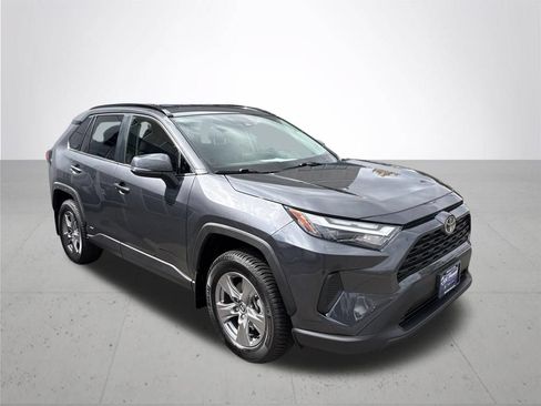 Used 2025 Toyota RAV4 LE AWD/4WD image 4