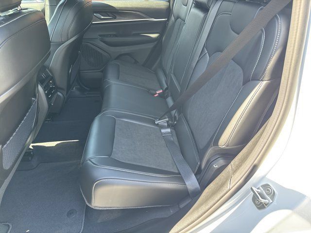New 2027 Jeep Grand Cherokee Altitude RWD image 21