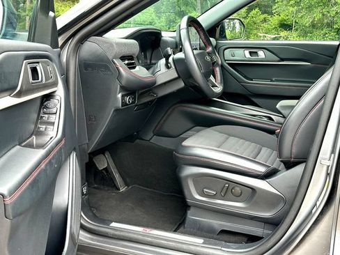 Used 2025 Ford Explorer ST-Line AWD/4WD image 10