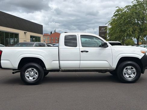 Used 2020 Toyota Tacoma SR RWD image 3