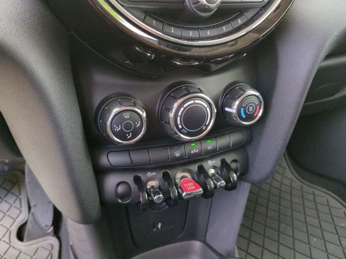 Used 2021 MINI Cooper 2-Door Hardtop FWD image 29