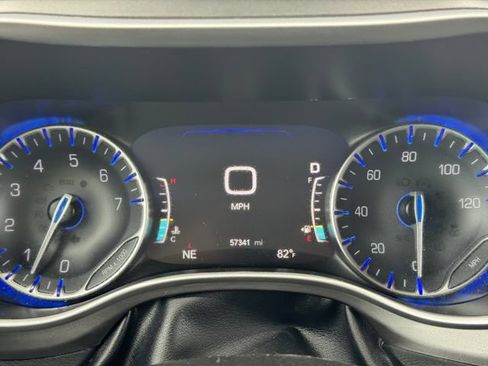 Certified 2024 Chrysler Pacifica Touring-L FWD image 27