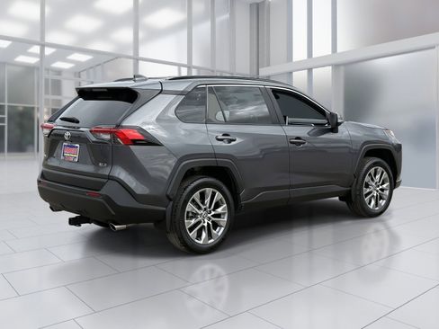 Used 2023 Toyota RAV4 XLE Premium image 6