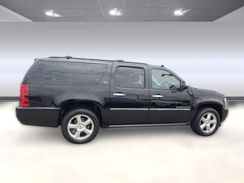 Used 2013 Chevrolet Suburban LTZ RWD image 7