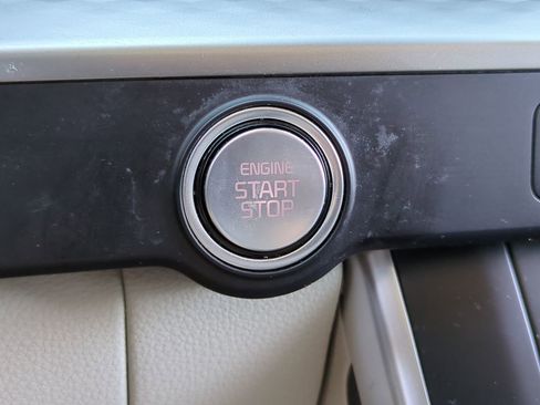 Certified 2024 Kia Carnival LX image 26