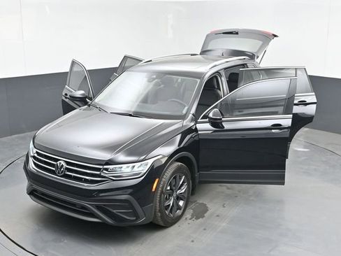 Used 2022 Volkswagen Tiguan SE AWD/4WD image 50