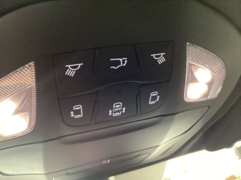 New 2027 Chrysler Pacifica Select AWD/4WD image 19