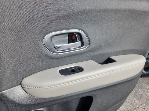 Used 2022 Honda HR-V EX image 15