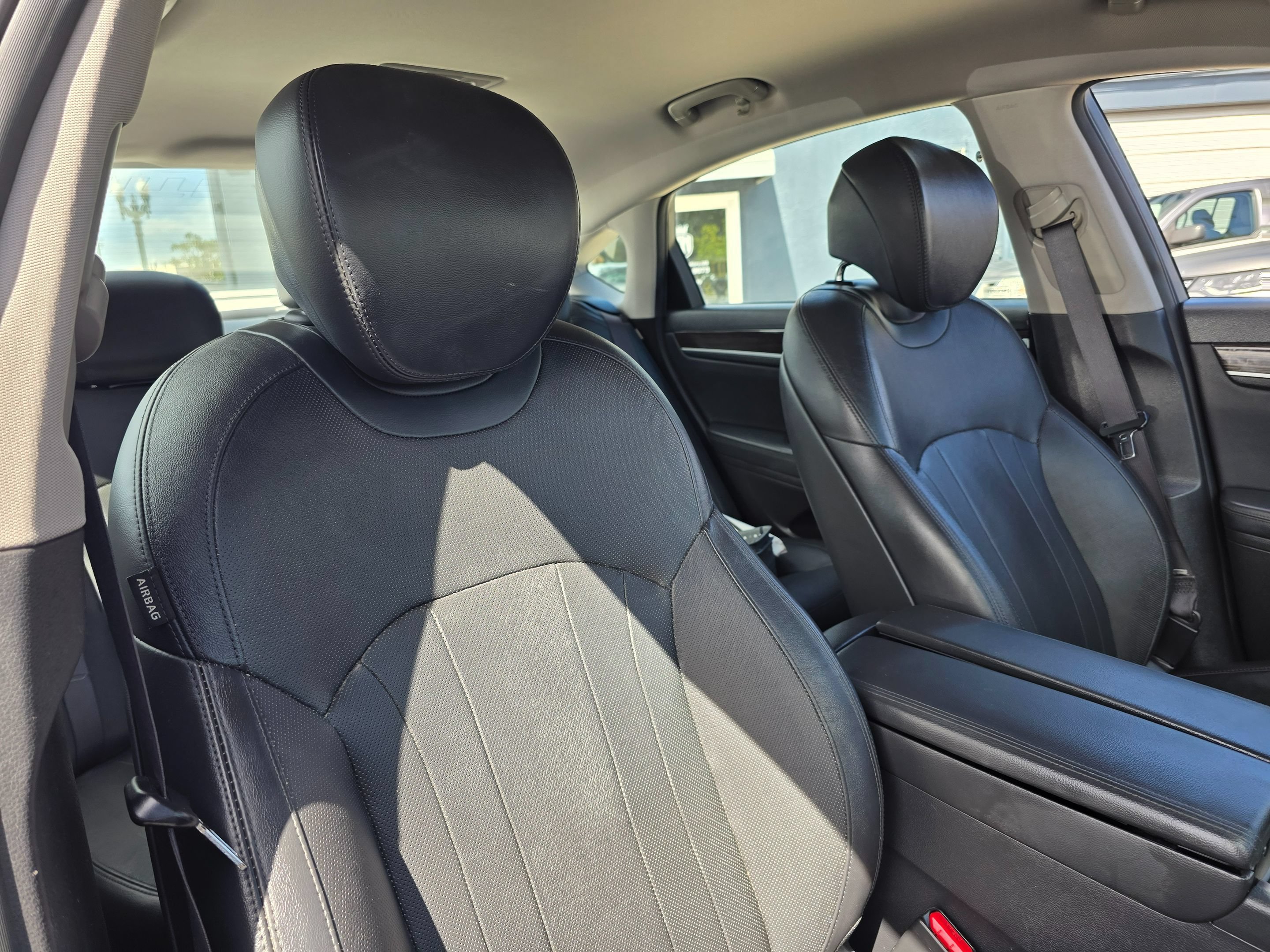 Used 2018 Genesis G80 3.8 RWD image 11