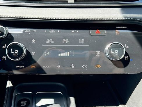 Certified 2026 INFINITI QX60 Luxe w/ Cargo Package FWD image 17