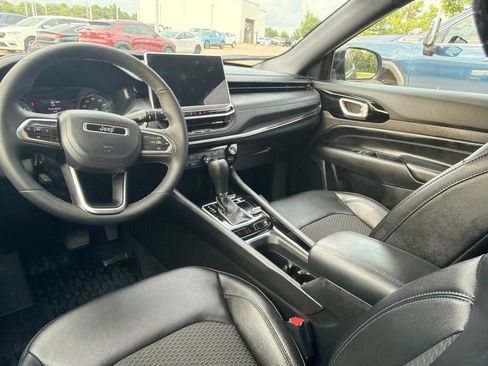 Used 2026 Jeep Compass Latitude AWD/4WD image 8