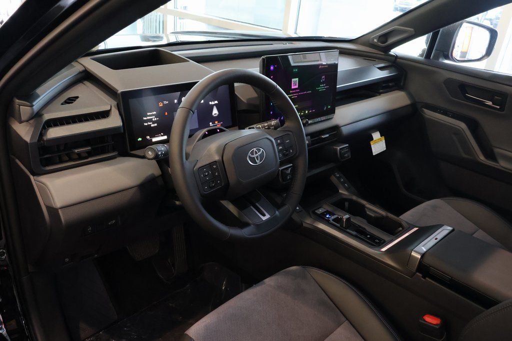 Used 2026 Toyota RAV4 XSE w/ Panoramic Sun Roof Package AWD/4WD image 7