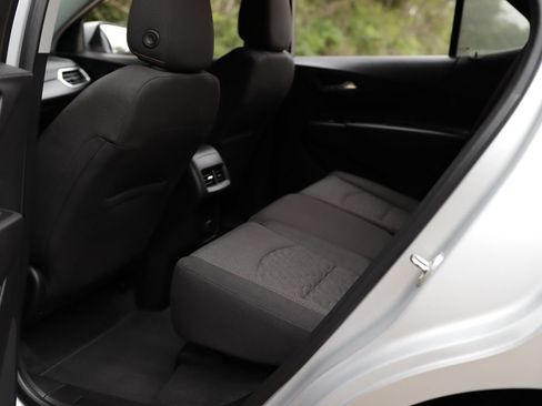 Used 2018 Chevrolet Equinox LT FWD image 23