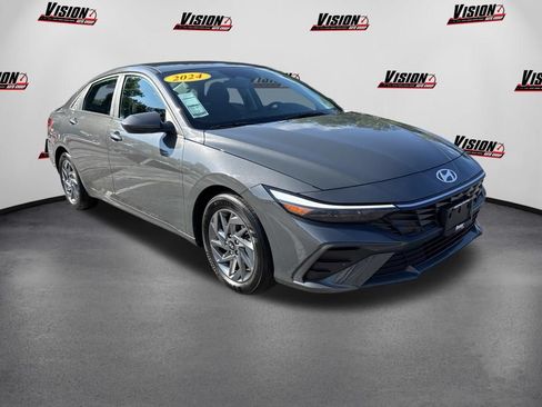 Certified 2024 Hyundai Elantra SEL FWD image 3