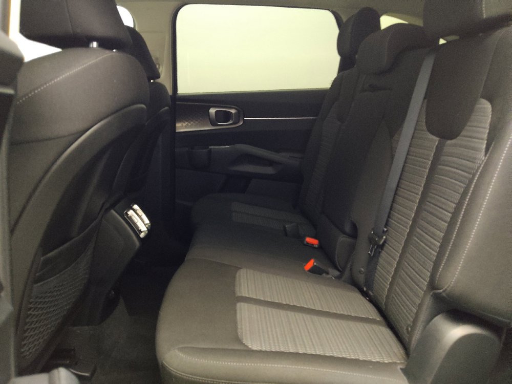 Used 2023 Kia Sorento LX FWD image 18