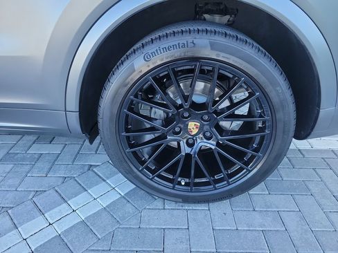 Used 2023 Porsche Cayenne S AWD/4WD image 14