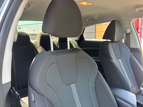 Used 2022 Hyundai Elantra SE FWD image 23