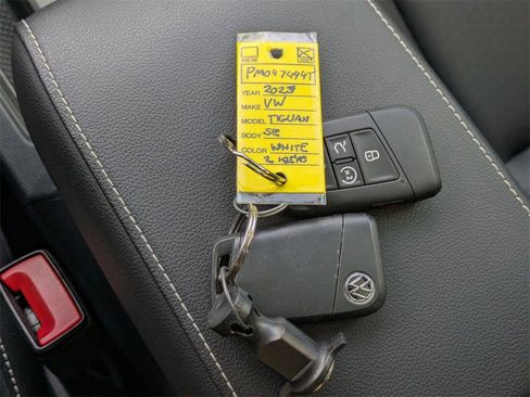 Used 2023 Volkswagen Tiguan SE R-Line image 35