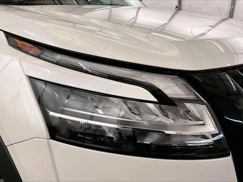 Used 2023 Nissan Pathfinder SL w/ Black Appearance Package AWD/4WD image 28