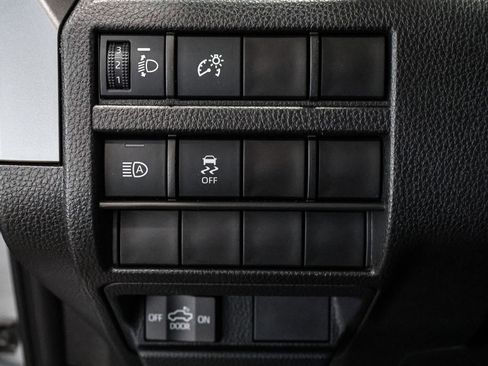 Used 2025 Toyota Tacoma SR5 AWD/4WD image 30