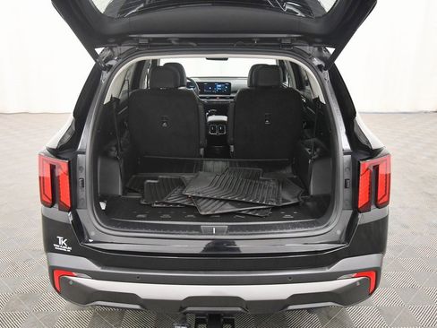 Certified 2025 Kia Sorento SX image 7