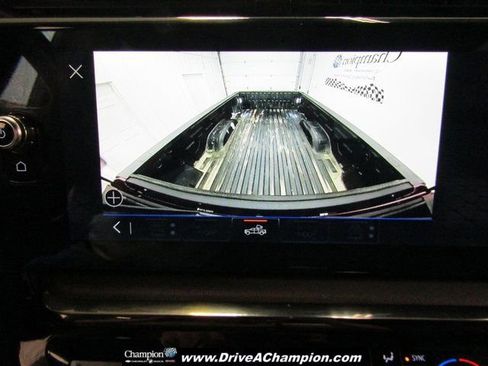 Used 2024 GMC Sierra 2500 AT4 w/ Technology Package image 8