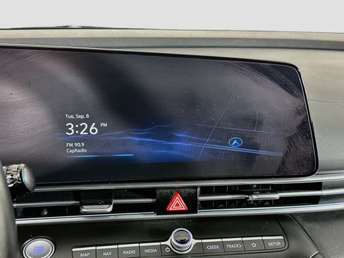 Used 2025 Hyundai Elantra SEL FWD image 21