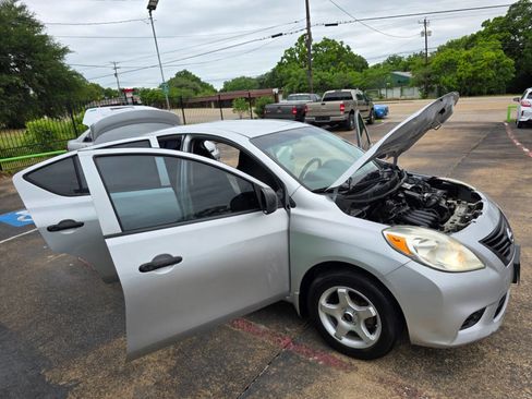 Used 2014 Nissan Versa S Plus image 41