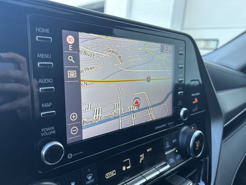 Used 2020 Toyota Highlander XLE image 12