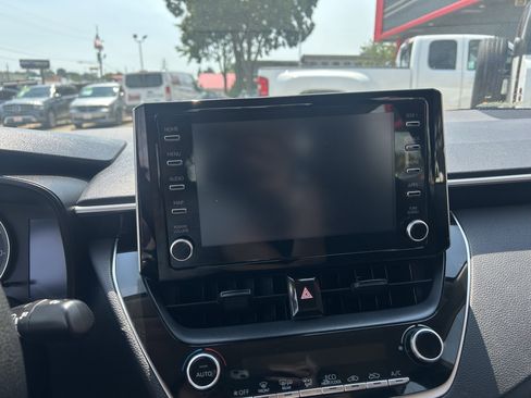 Used 2020 Toyota Corolla LE image 10