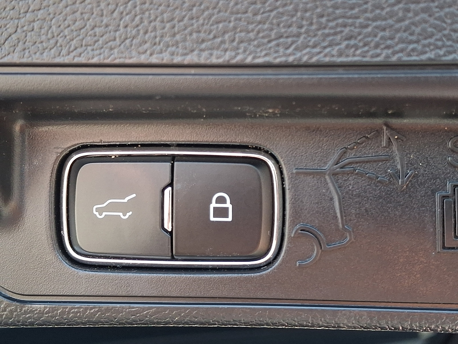 Used 2023 Ford Explorer XLT AWD/4WD image 30