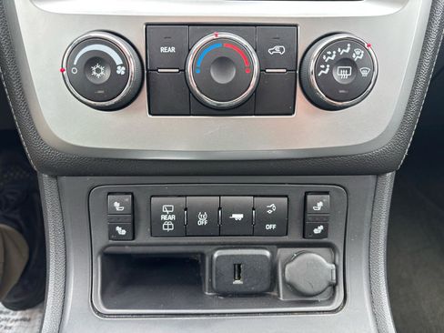 Used 2015 GMC Acadia SLE image 24