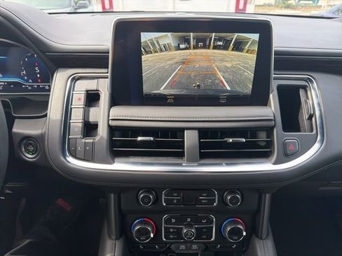 Used 2024 Chevrolet Suburban LT RWD image 16