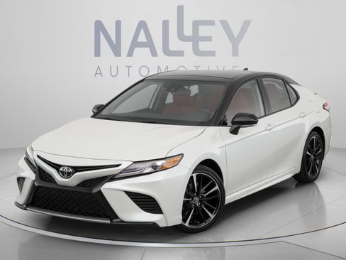 Used 2020 Toyota Camry XSE FWD image 9