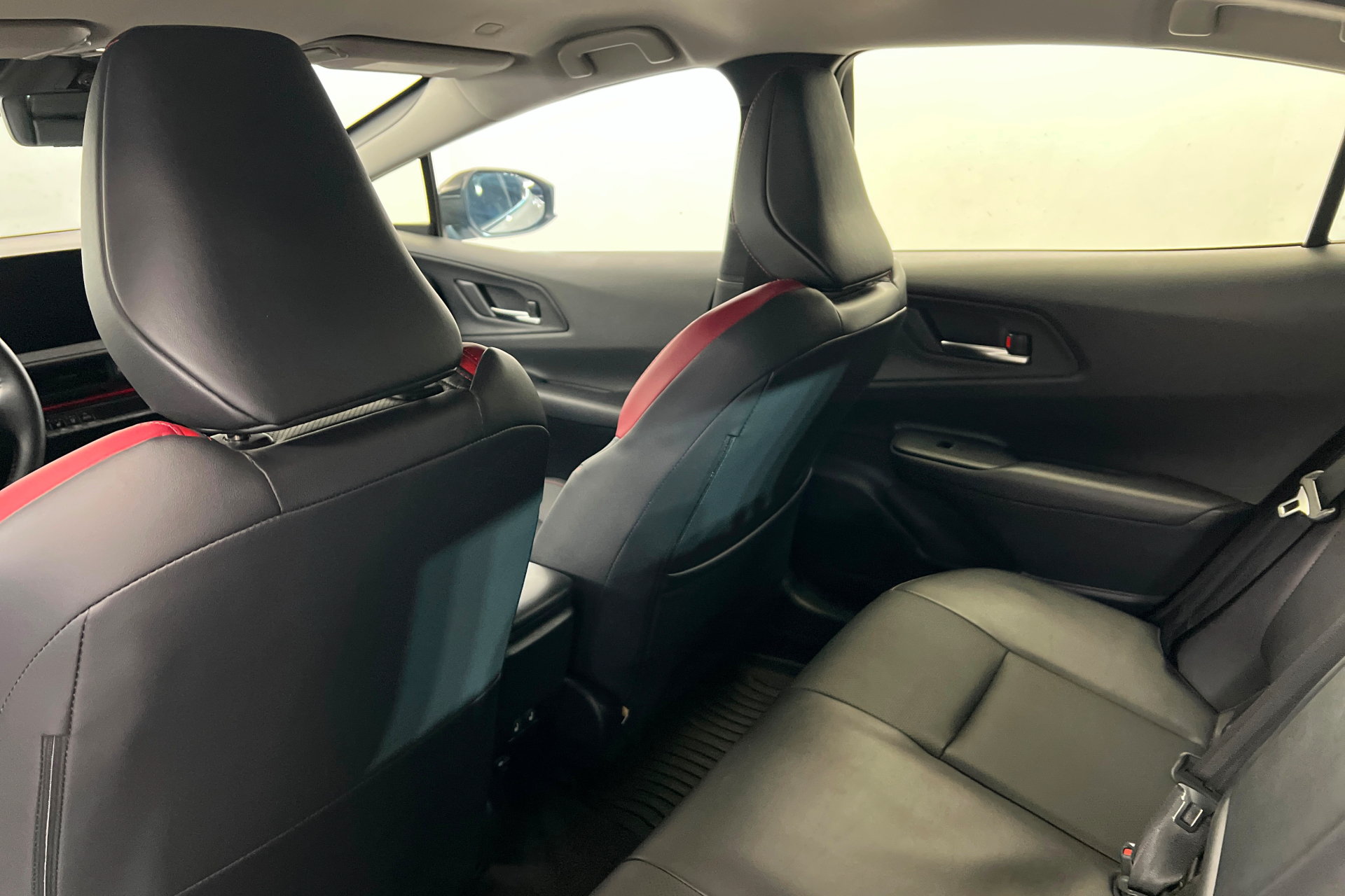 Certified 2026 Toyota Prius Plug-In Hybrid w/ Limited Premium Package FWD image 20