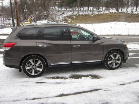 Used 2015 Nissan Pathfinder Platinum w/ Cargo Package image 4