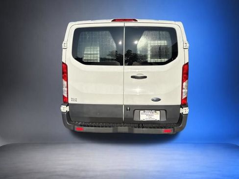 Used 2015 Ford Transit 150 130 Low Roof RWD image 4