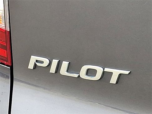 Certified 2021 Honda Pilot Touring image 30