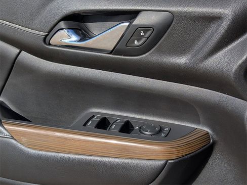 Used 2021 GMC Acadia SLE image 17