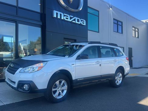 Used 2014 Subaru Outback 2.5i w/ Alloy Wheel Package AWD/4WD image 4