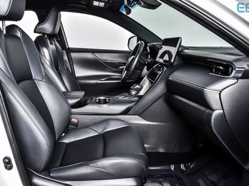 Used 2024 Toyota Venza Nightshade image 25