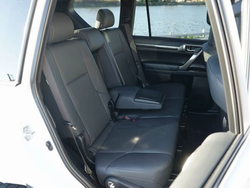 Used 2020 Lexus GX 460 Premium image 39